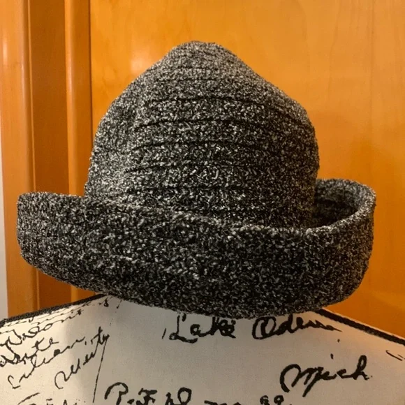 Vintage BETMAR New York Black Woven Roll Brim Hat Style #627